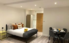 Modern Studio Flat Near Highbury & Islington Station